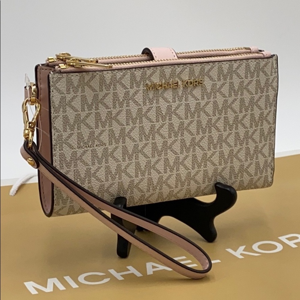MICHAEL KORS DOUBLE ZIP WRISTLET POWDER BLUSH - Picture 1 of 15